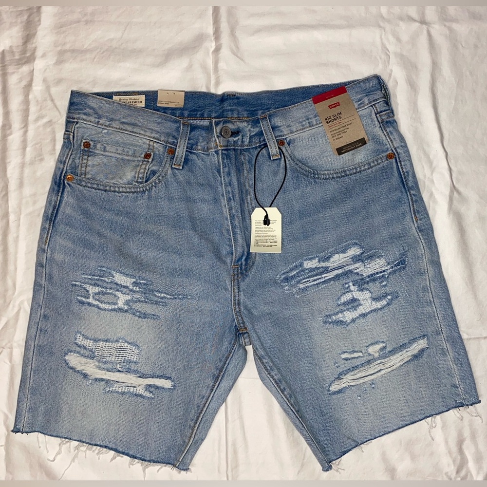 BRAND NEW LEVI’S 412 SLIM SHORTS